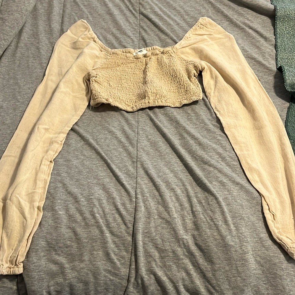 Small long sleeve cream crop top